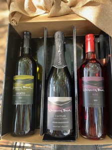 Whispering Brook holiday wine pack